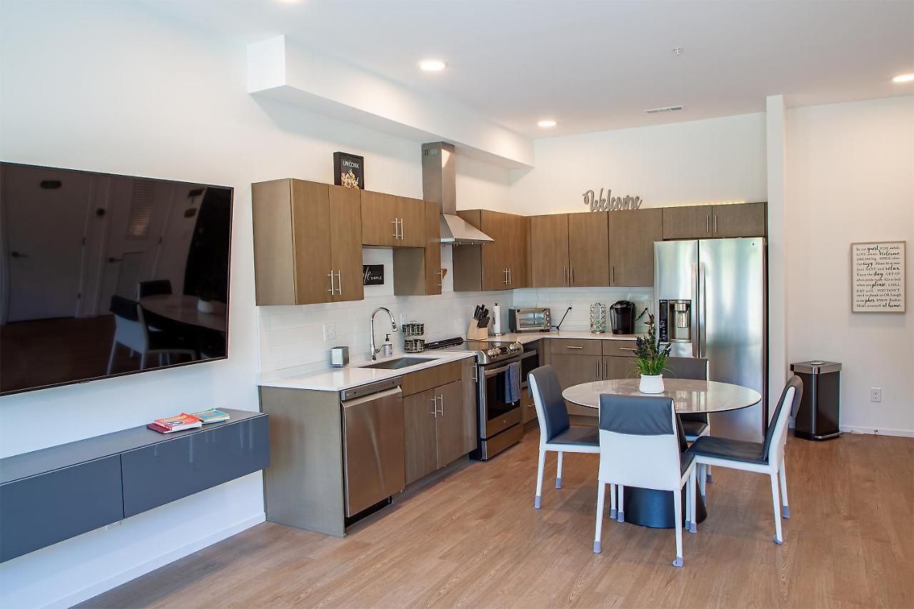 Urban Lux Modern 2 Bdr/2 Ba Condo * Nashville