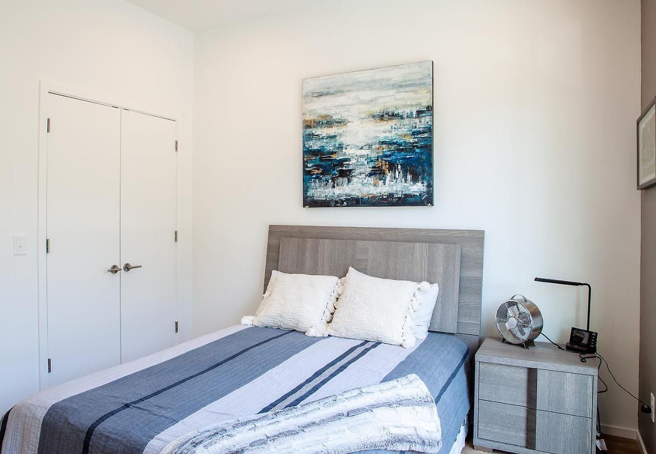 Urban Lux Modern 2 Bdr/2 Ba Condo *