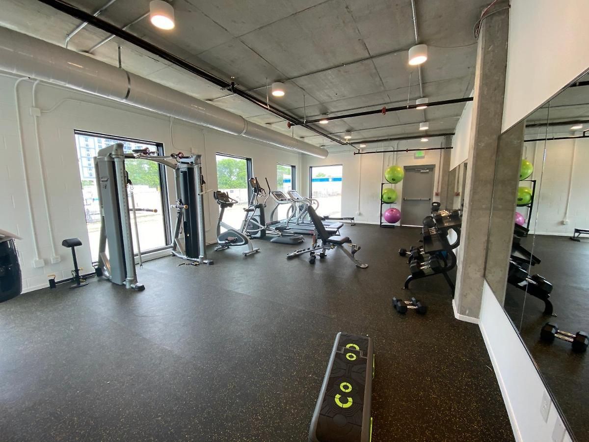 Urban Lux Modern 2 Bdr/2 Ba Condo *