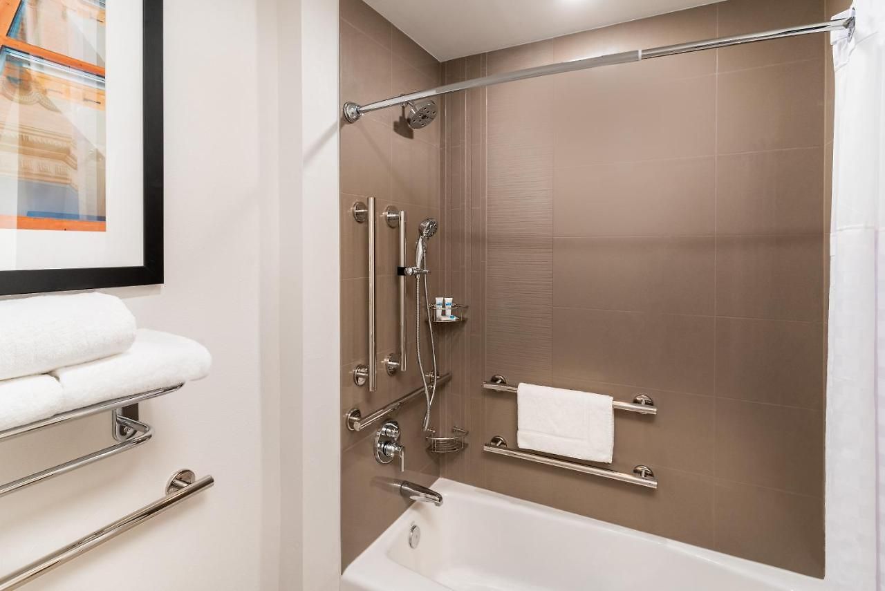 Hyatt House Airport Hotel 3*