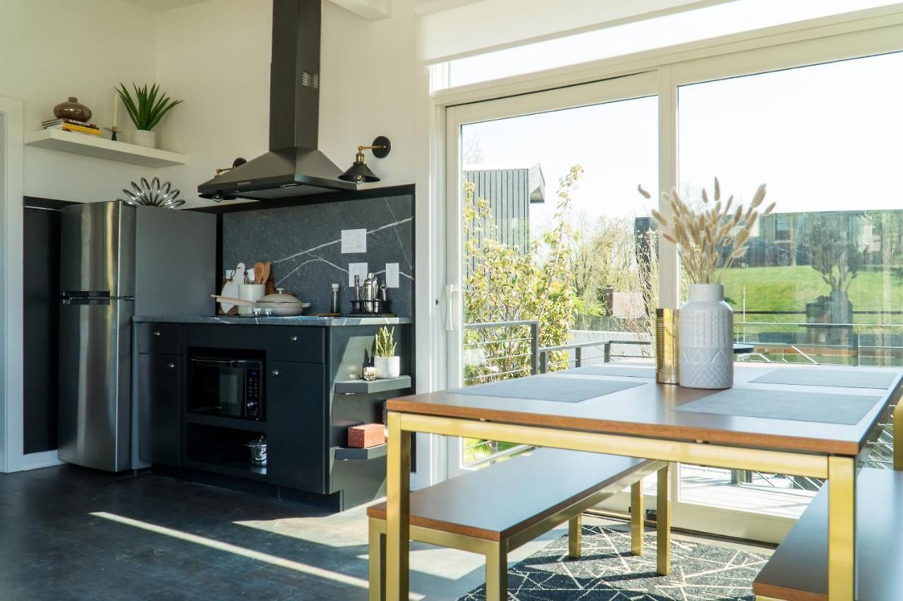 Ironwood Grove, Tiny House Aparthotel 4*