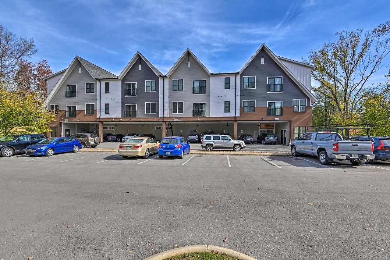 Modern Condo: 7 Mi To Downtown!