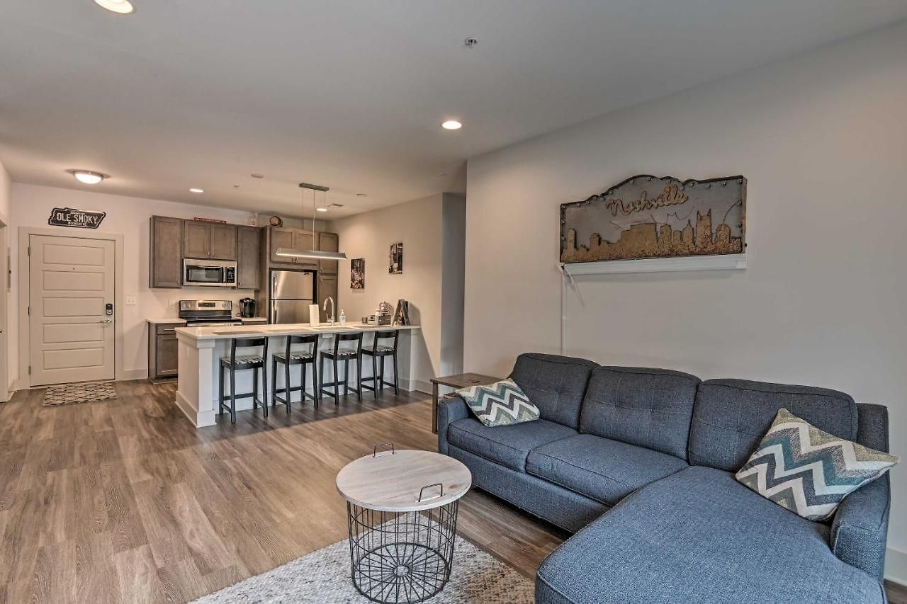 Modern Condo: 7 Mi To Downtown! *