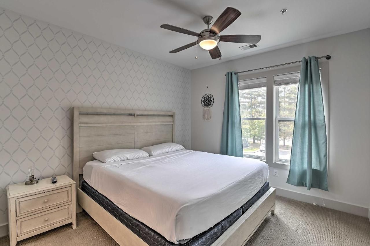 Modern Condo: 7 Mi To Downtown!