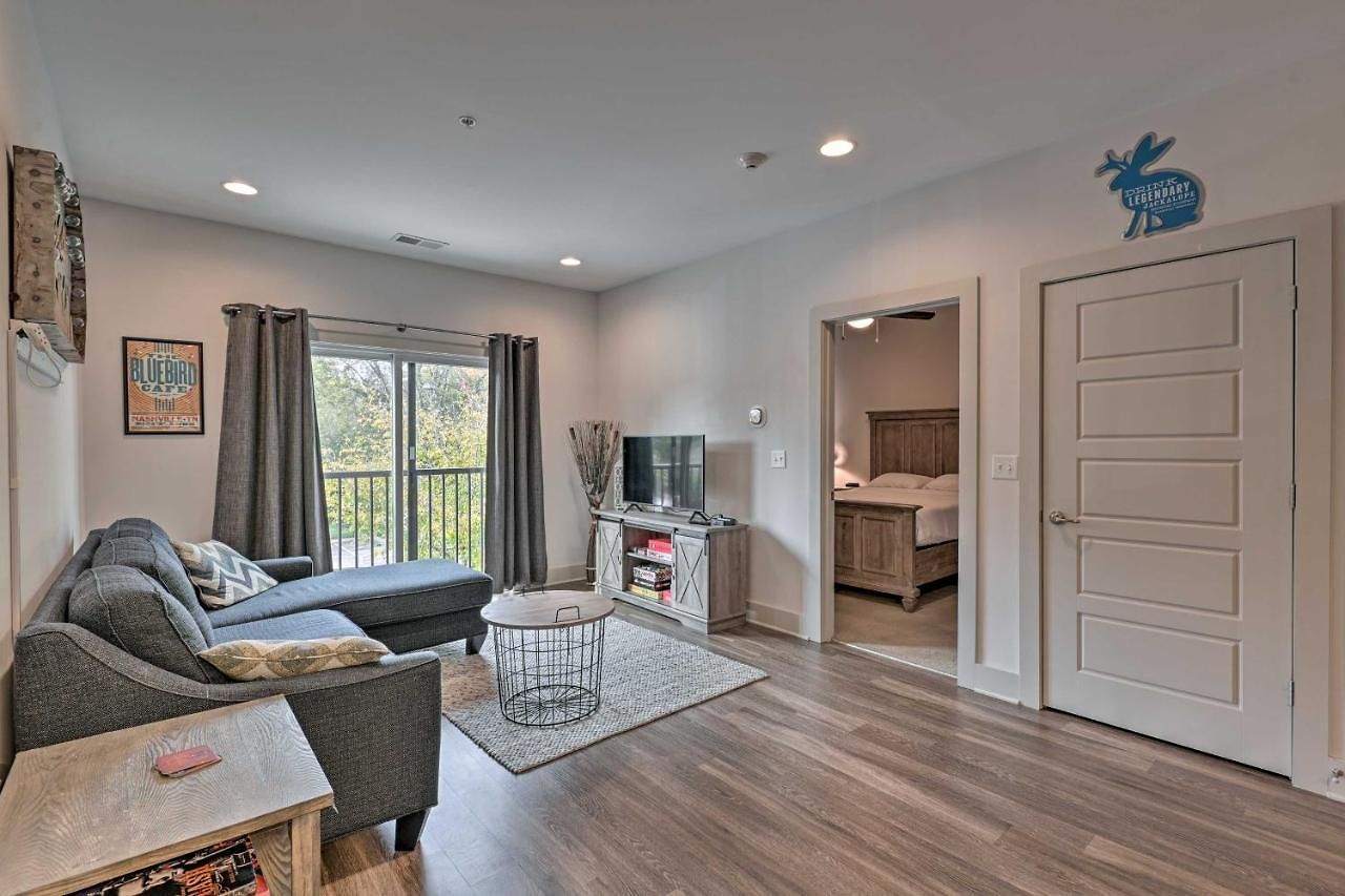 Modern Condo: 7 Mi To Downtown! * Nashville