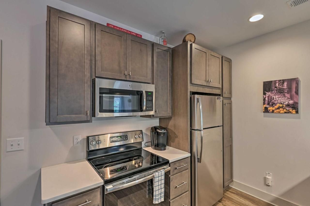 Modern Condo: 7 Mi To Downtown! Nashville