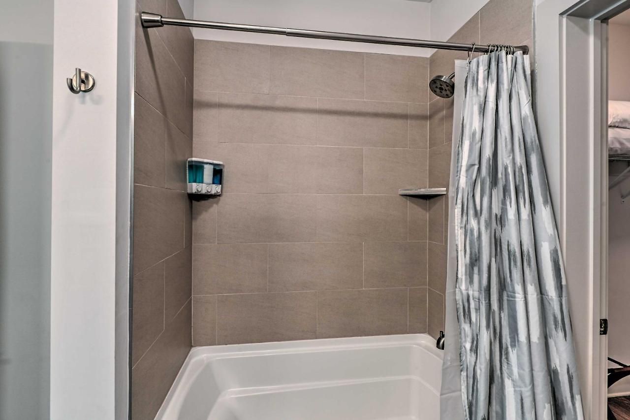 Modern Condo: 7 Mi To Downtown! * Nashville
