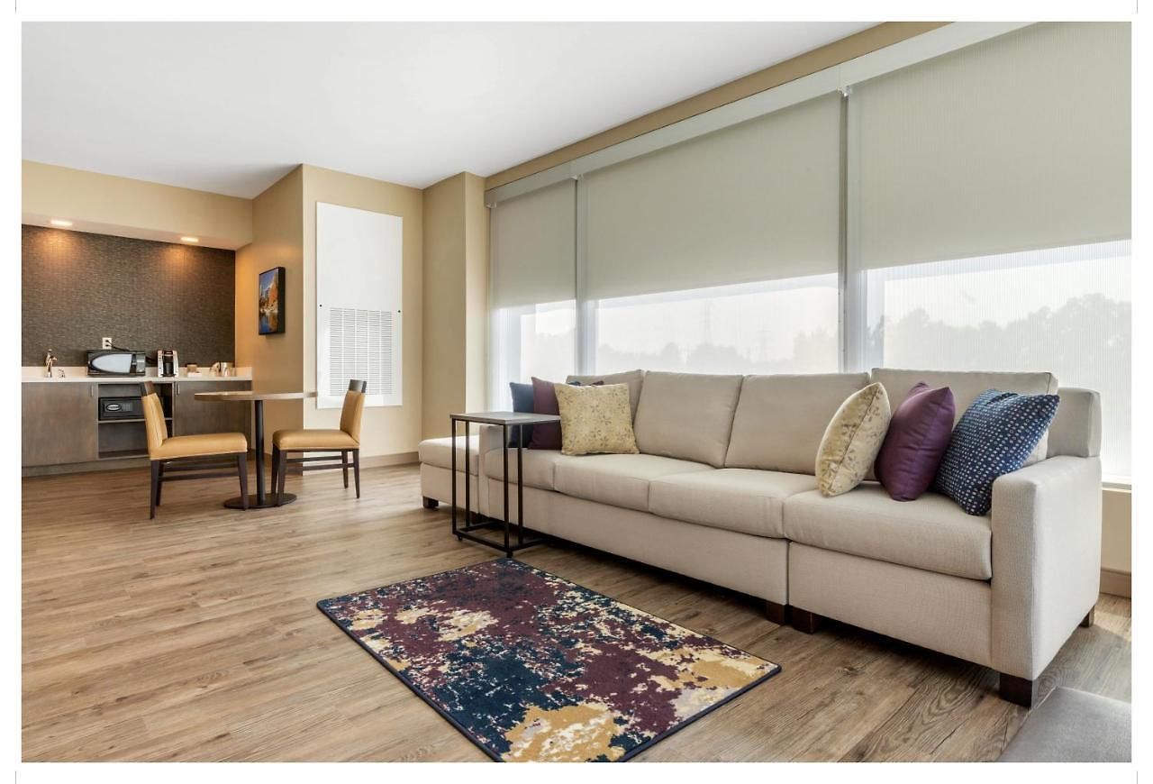 Cambria Airport Hotel 5*