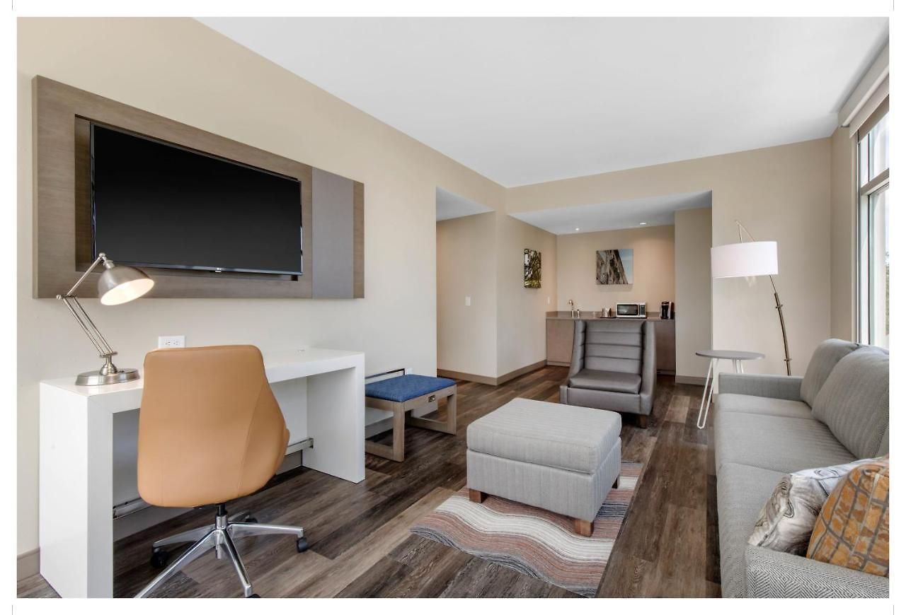 Hotel Cambria Airport 5*