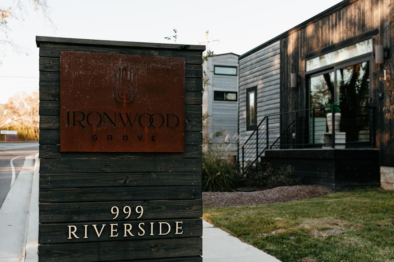 Ironwood Grove, Tiny House Aparthotel 4*