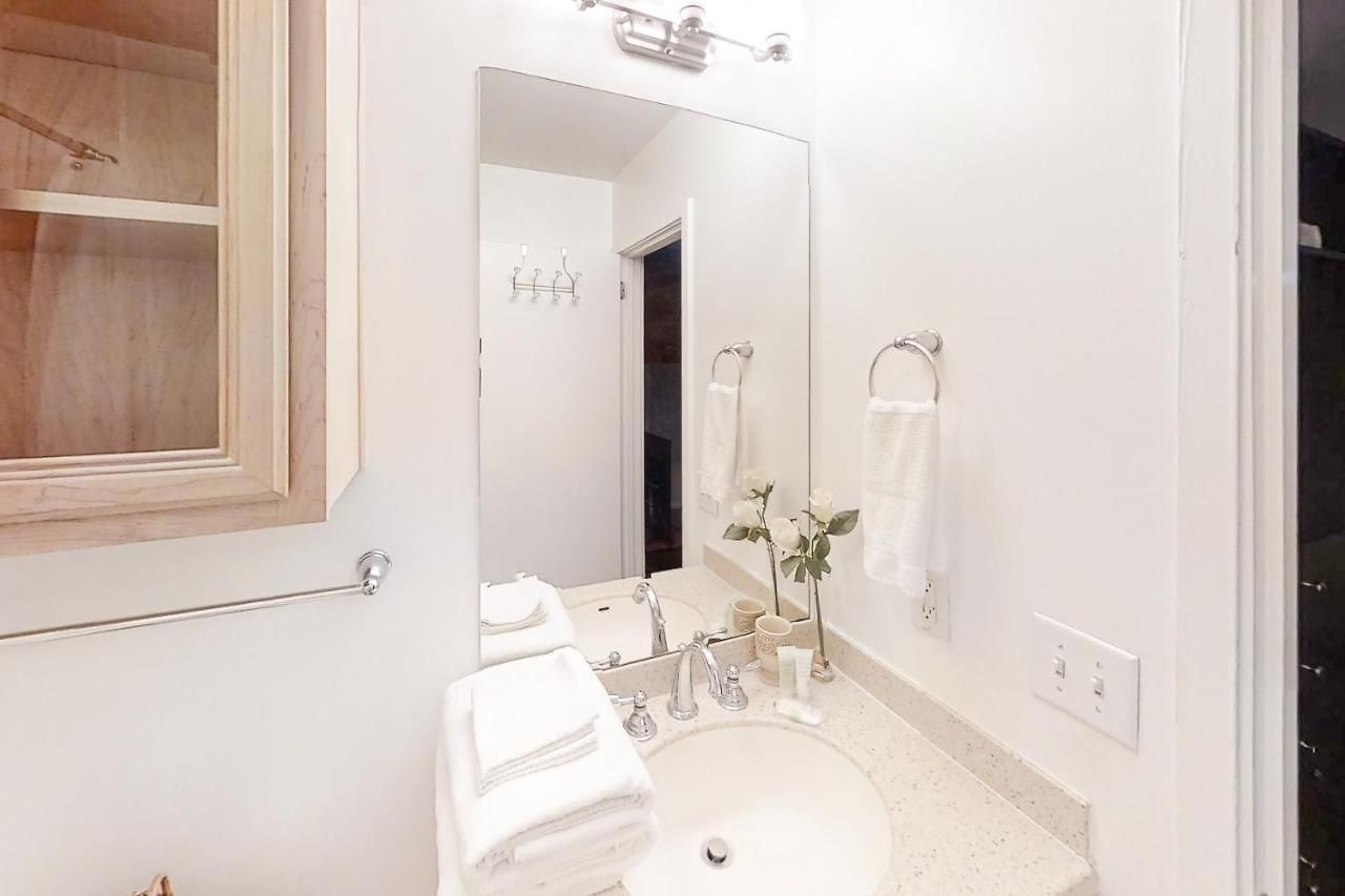 Apartment Riverfront Retreat