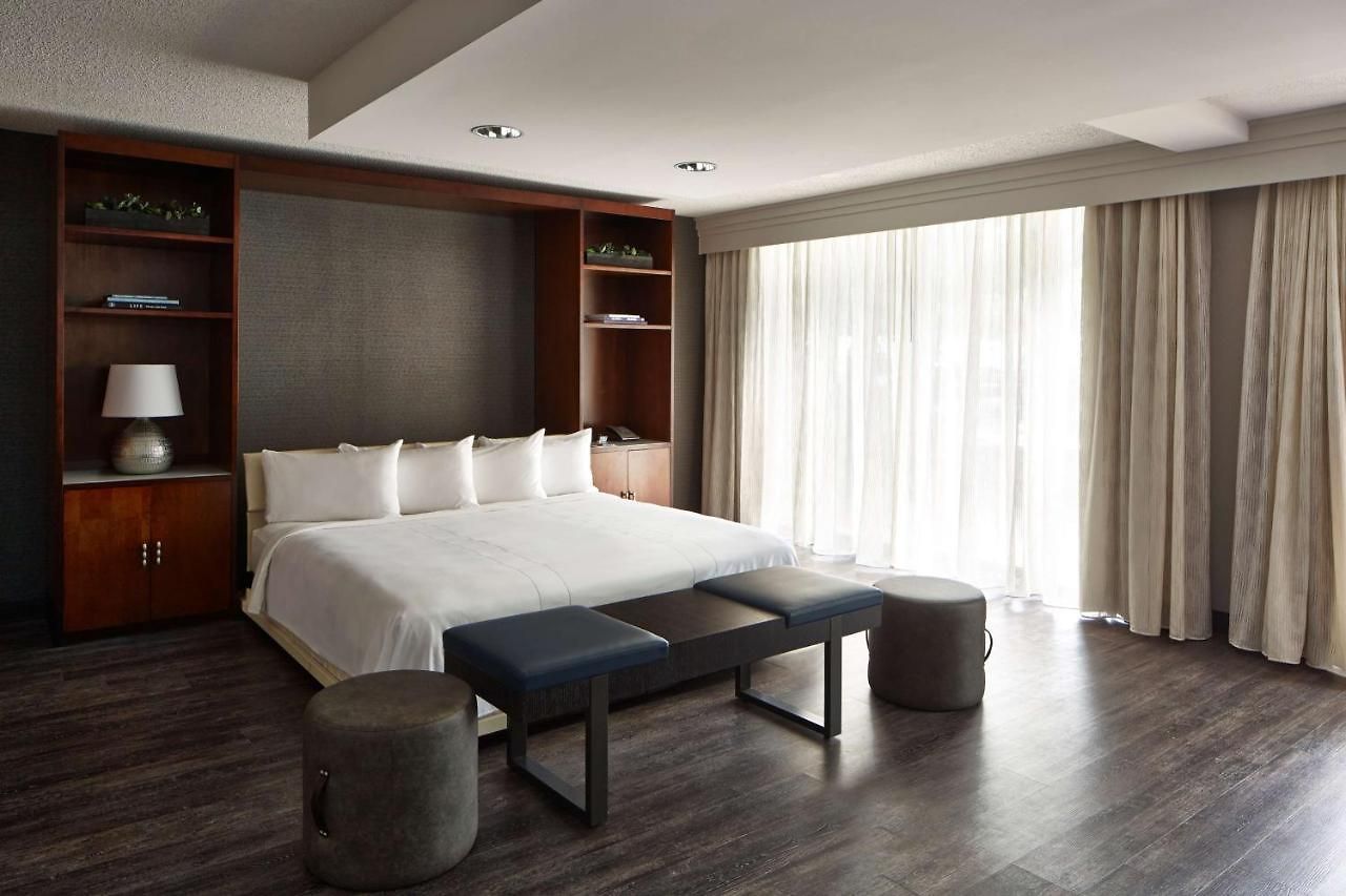 Sonesta Airport Hotel 4*