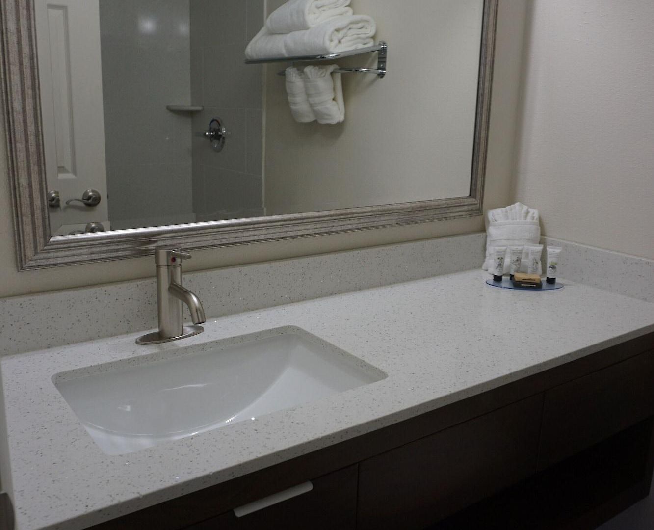 Red Lion & Airport Hotel