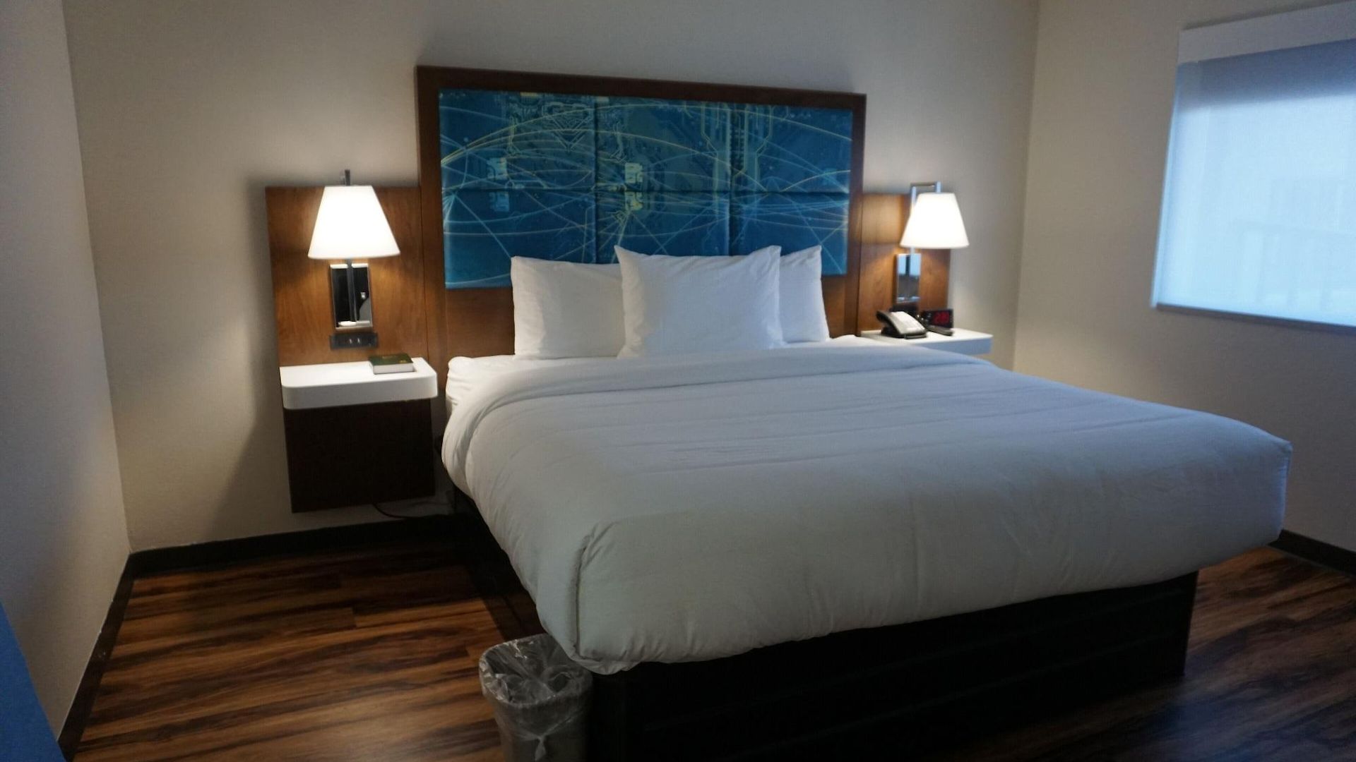 Red Lion & Airport Hotel 2*