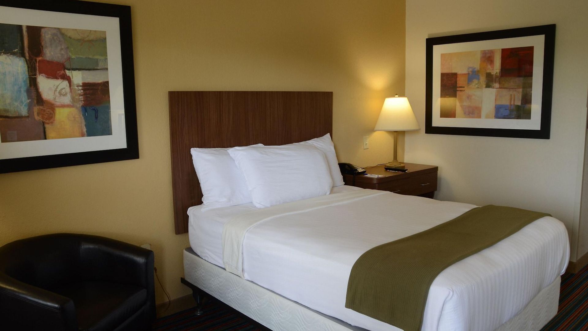 Hotel Baymont By Wyndham Airport Nashville