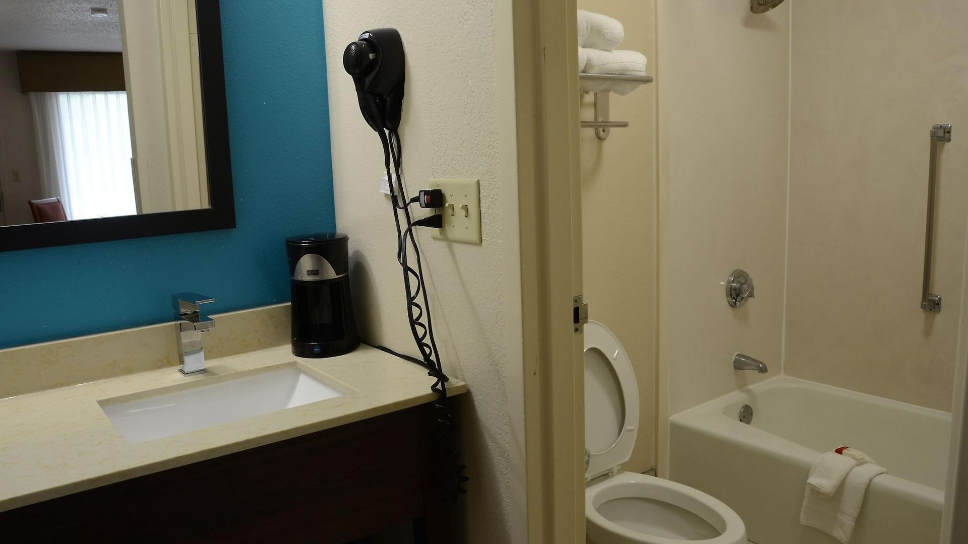 Hotel Baymont By Wyndham Airport 2*
