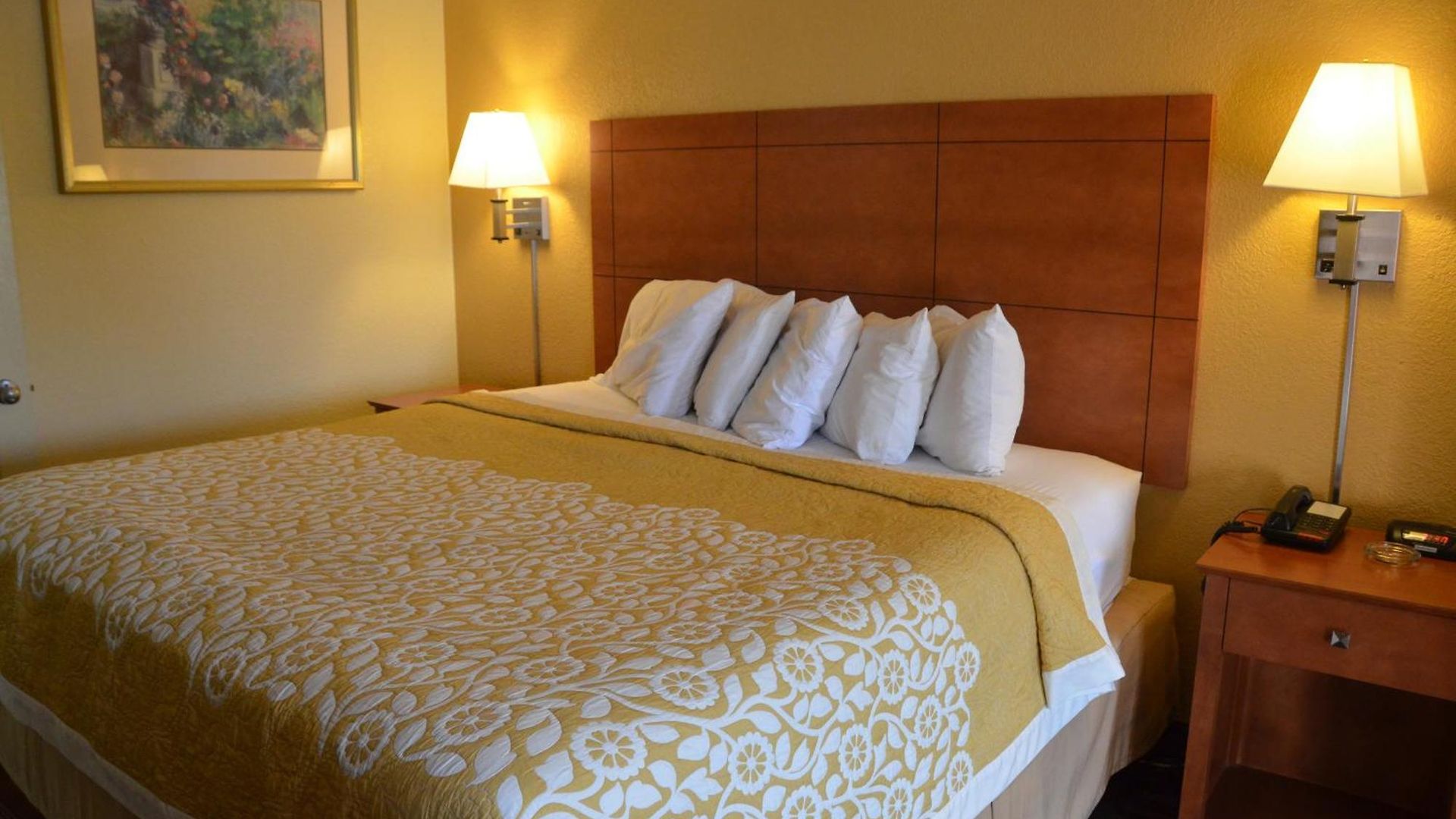 Days By Wyndham Airport East 2*