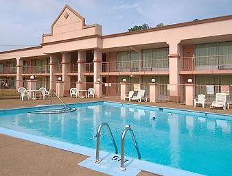 Super 8 By Wyndham Near Downtown / I-40 Nashville