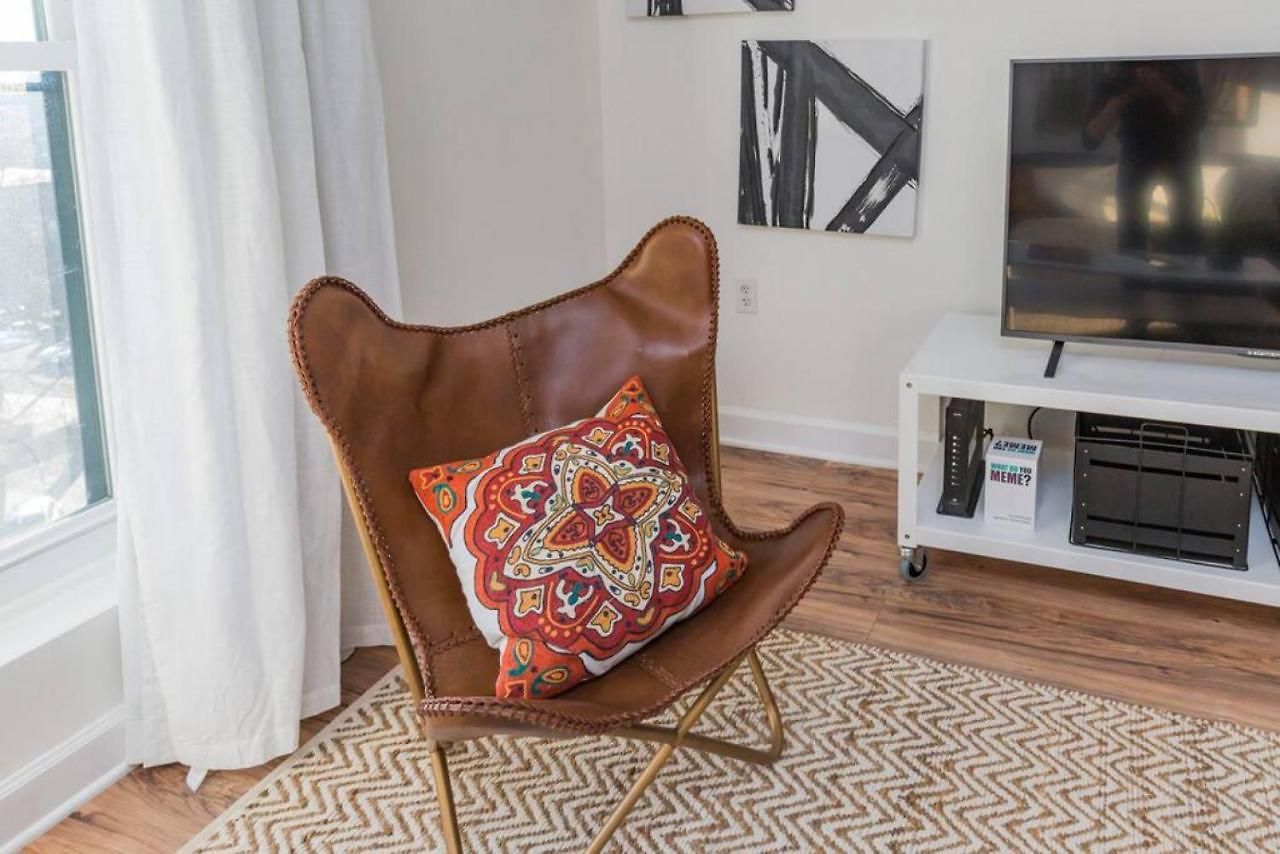 Music Row Retreat With Pool And Free Parking, Walk To Bars! Apartment *