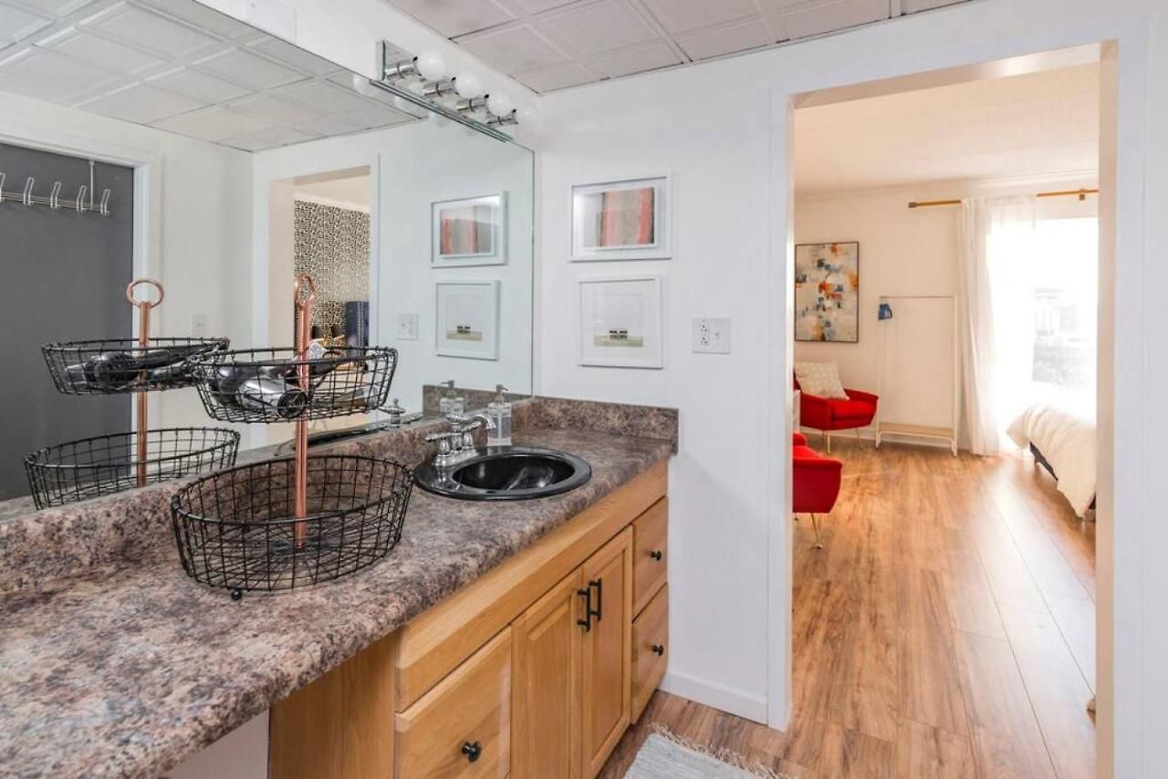 Music Row Retreat With Pool And Free Parking, Walk To Bars! Nashville