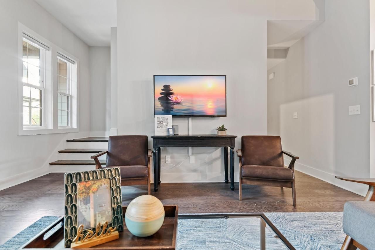 3 Bedroom Townhome In The Heart Of Nashville! *