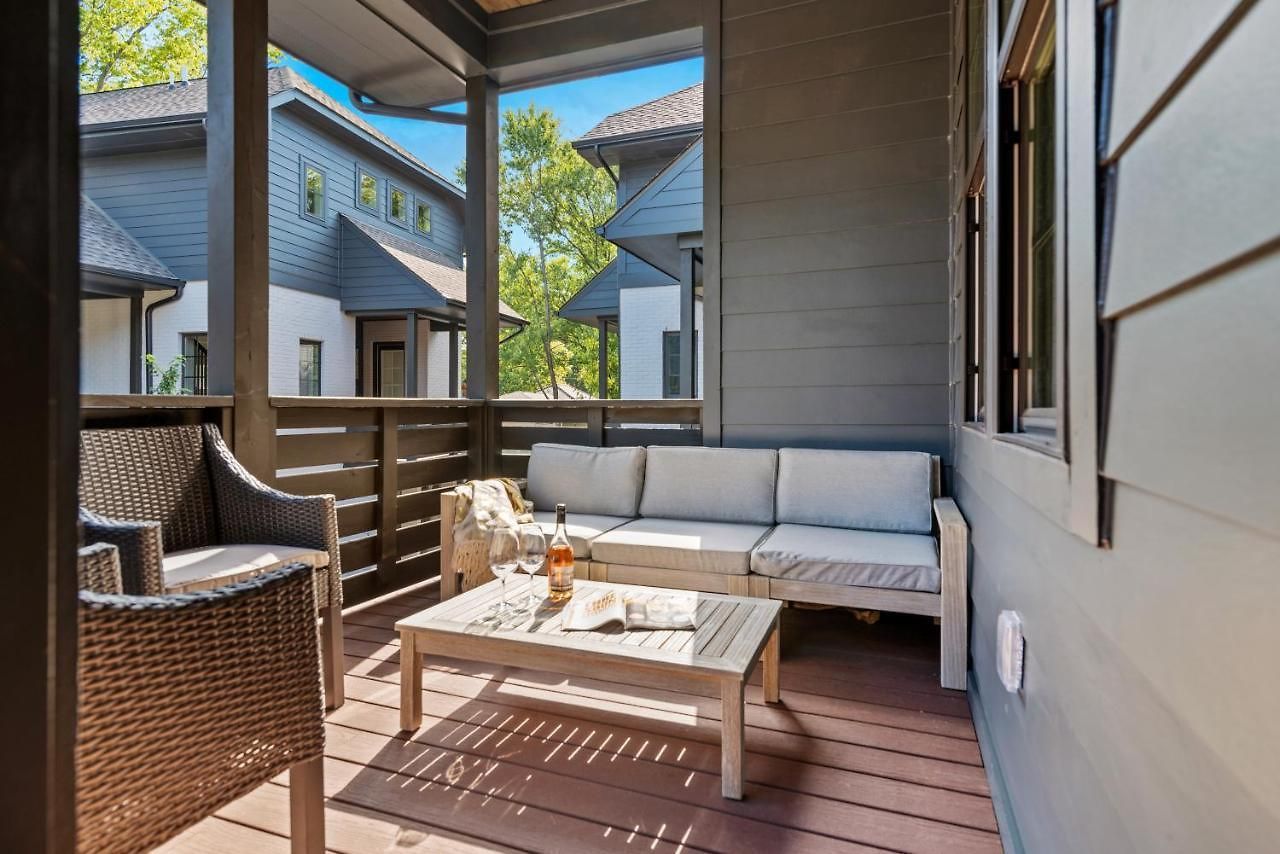 3 Bedroom Townhome In The Heart Of Nashville! *