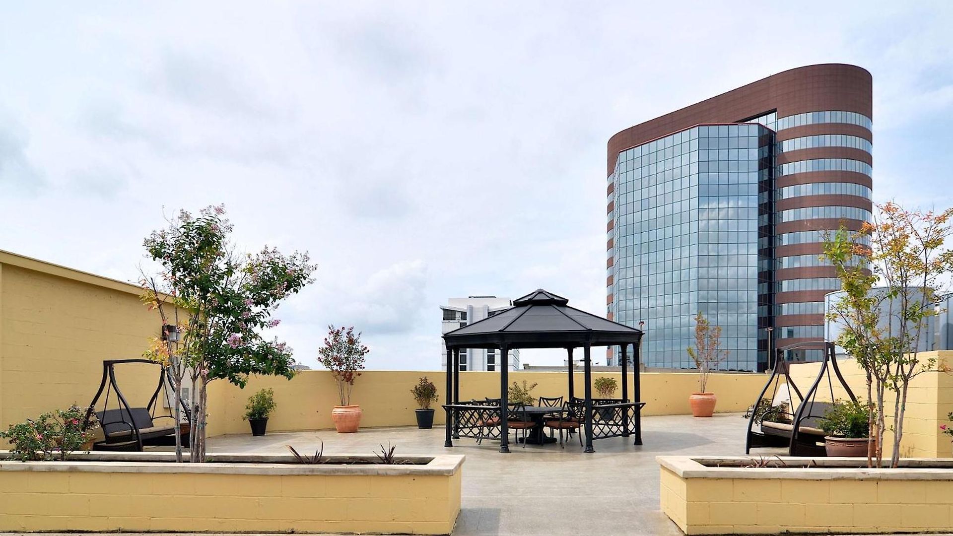Hotel Embassy - At Vanderbilt 3*