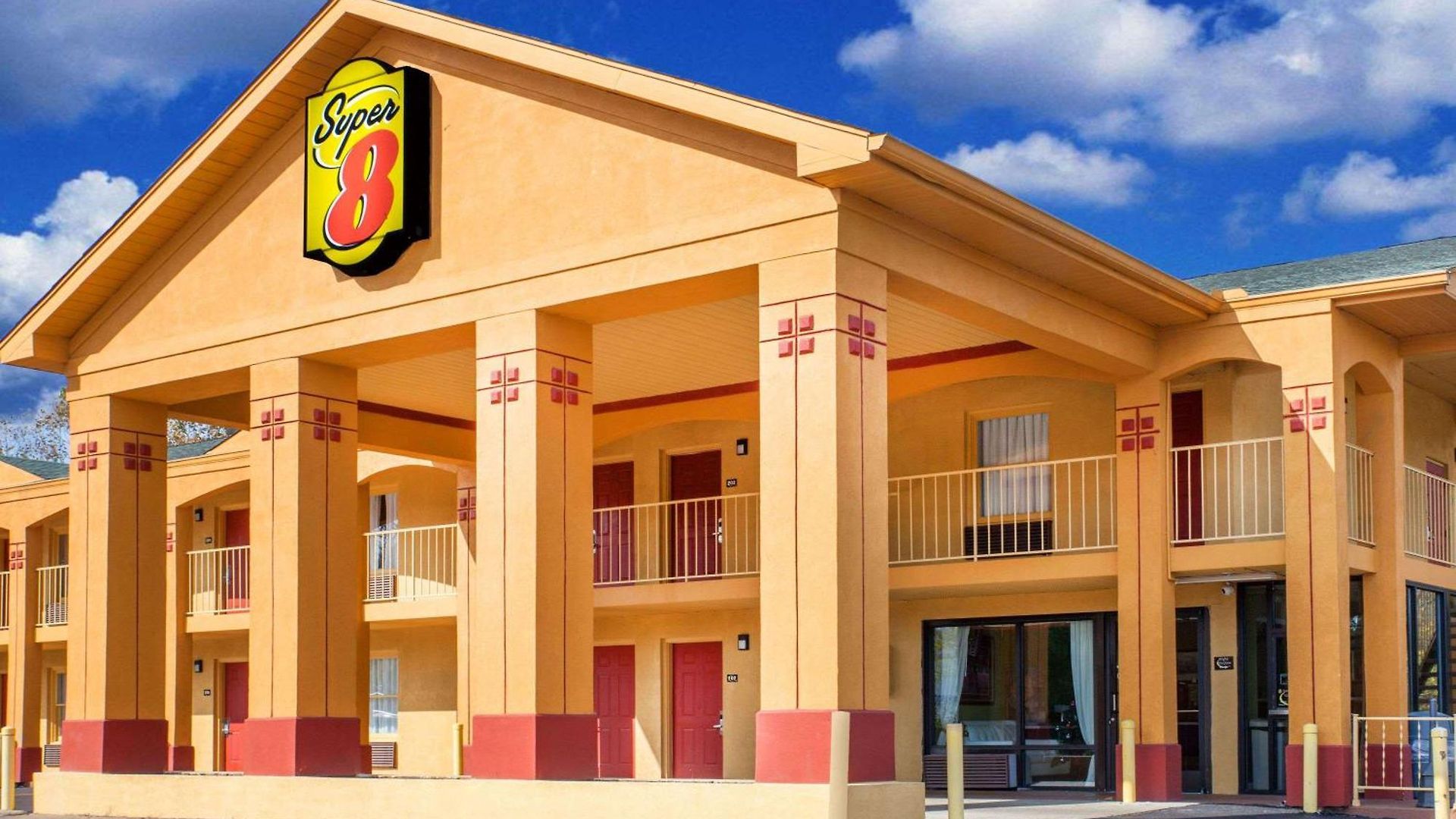 Super 8 By Wyndham West 2*