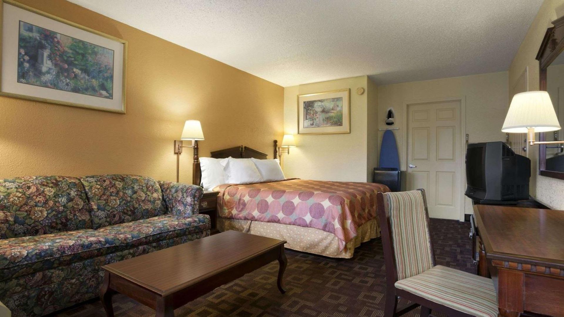 Hotel Days By Wyndham Airport East 2*