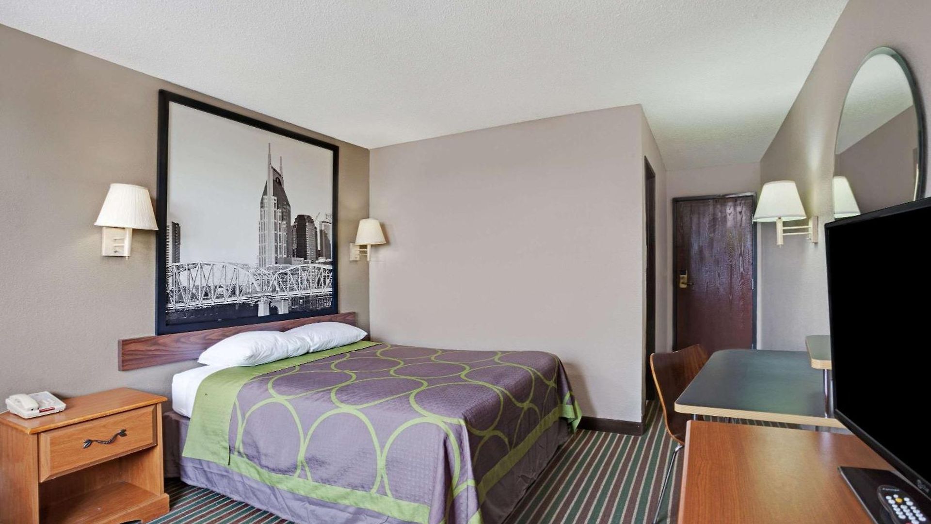 Super 8 By Wyndham Nashville/ Dntn/ Opryland Area Hotel