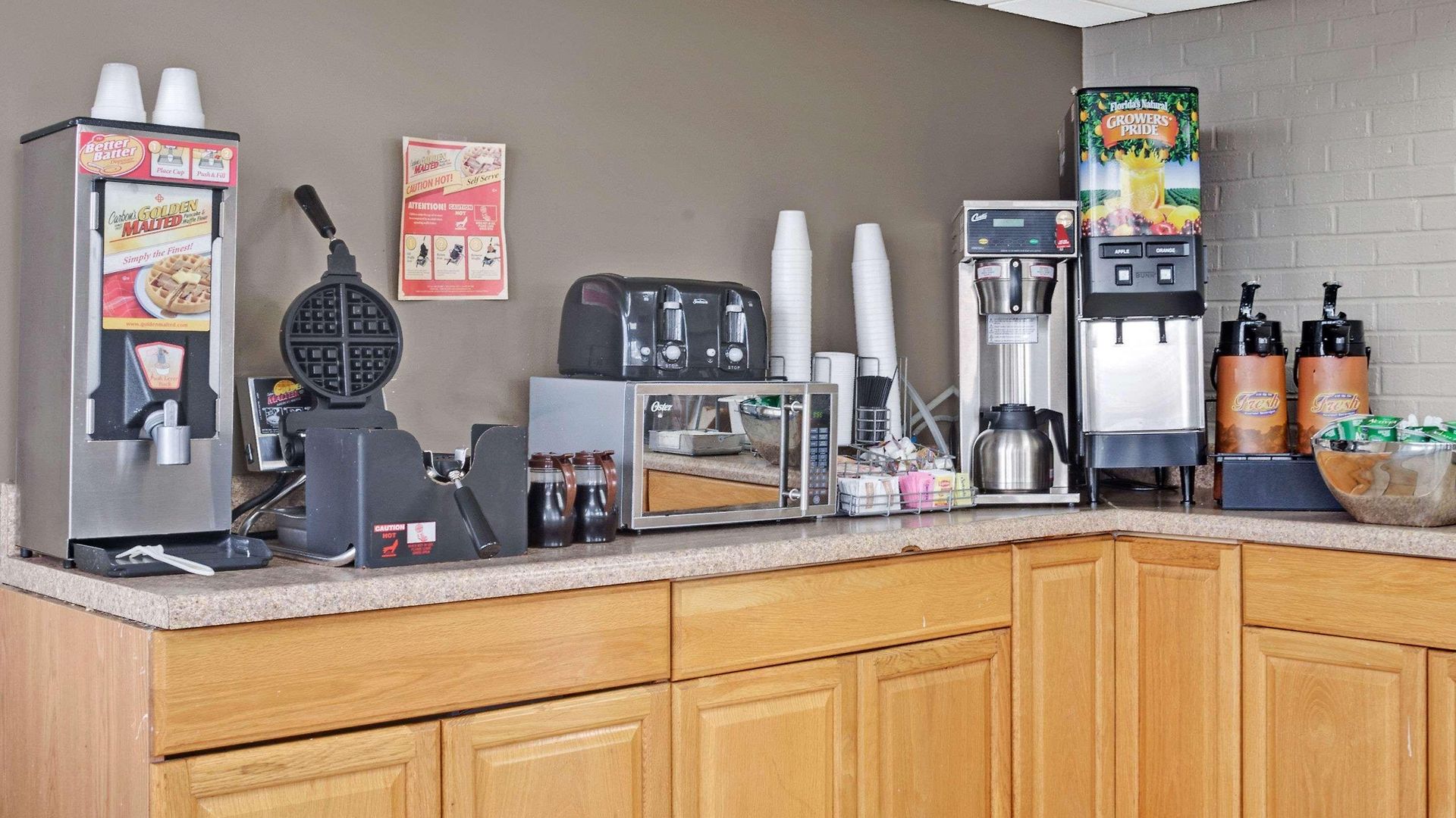 Super 8 By Wyndham Nashville/ Dntn/ Opryland Area Hotel