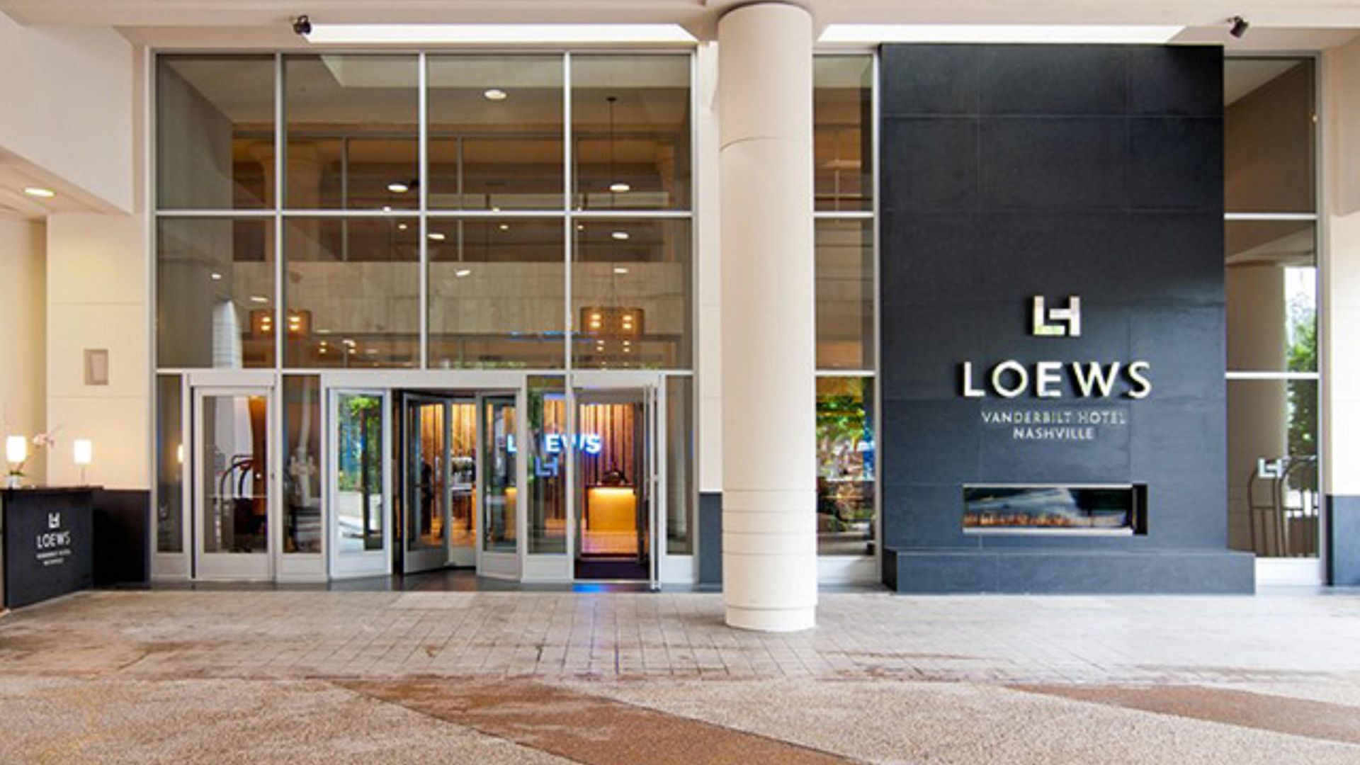 Loews At Vanderbilt Plaza 4*