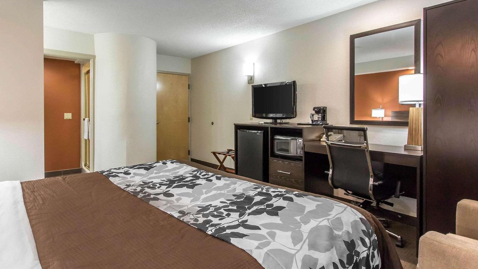 Sleep Near Percy Priest Inn 4*