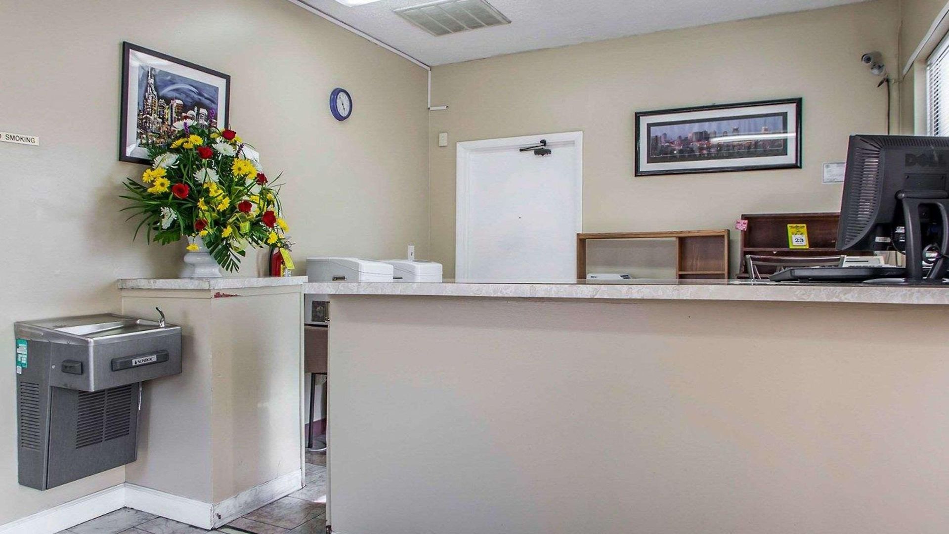 Rodeway Airport Hotel 2*