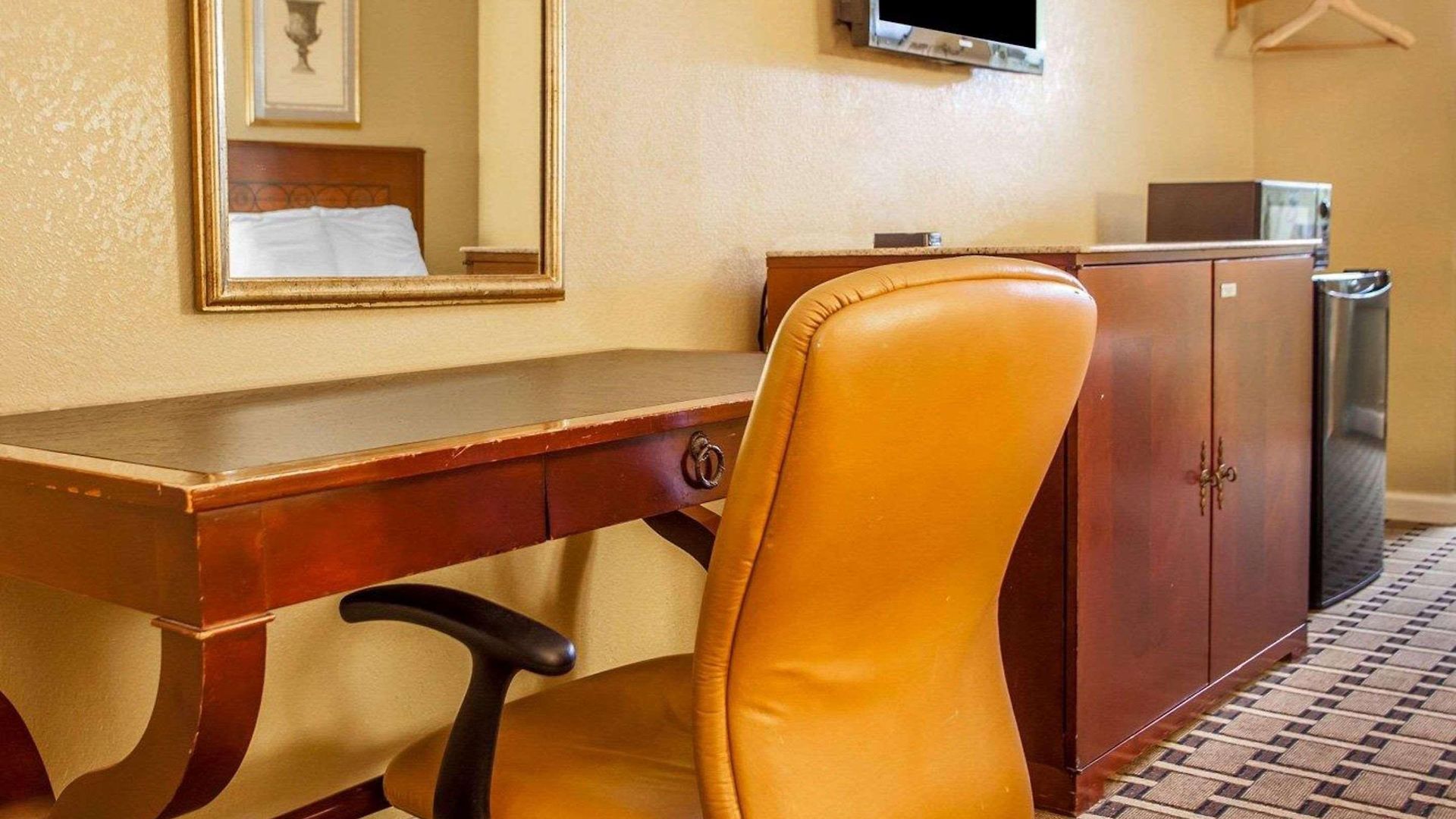 Hotel Rodeway Airport 2*