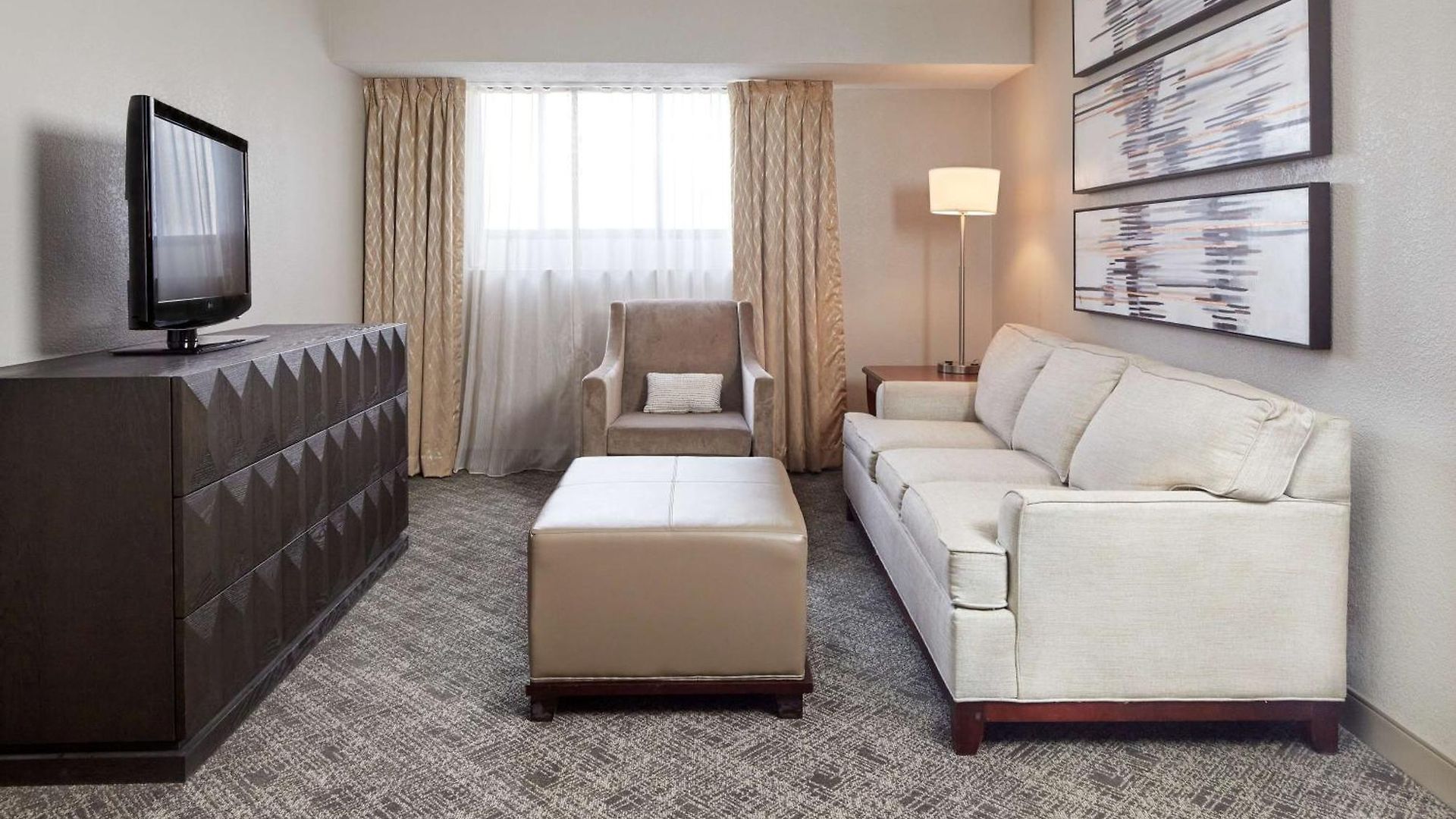 Hotel Doubletree By Hilton Airport
