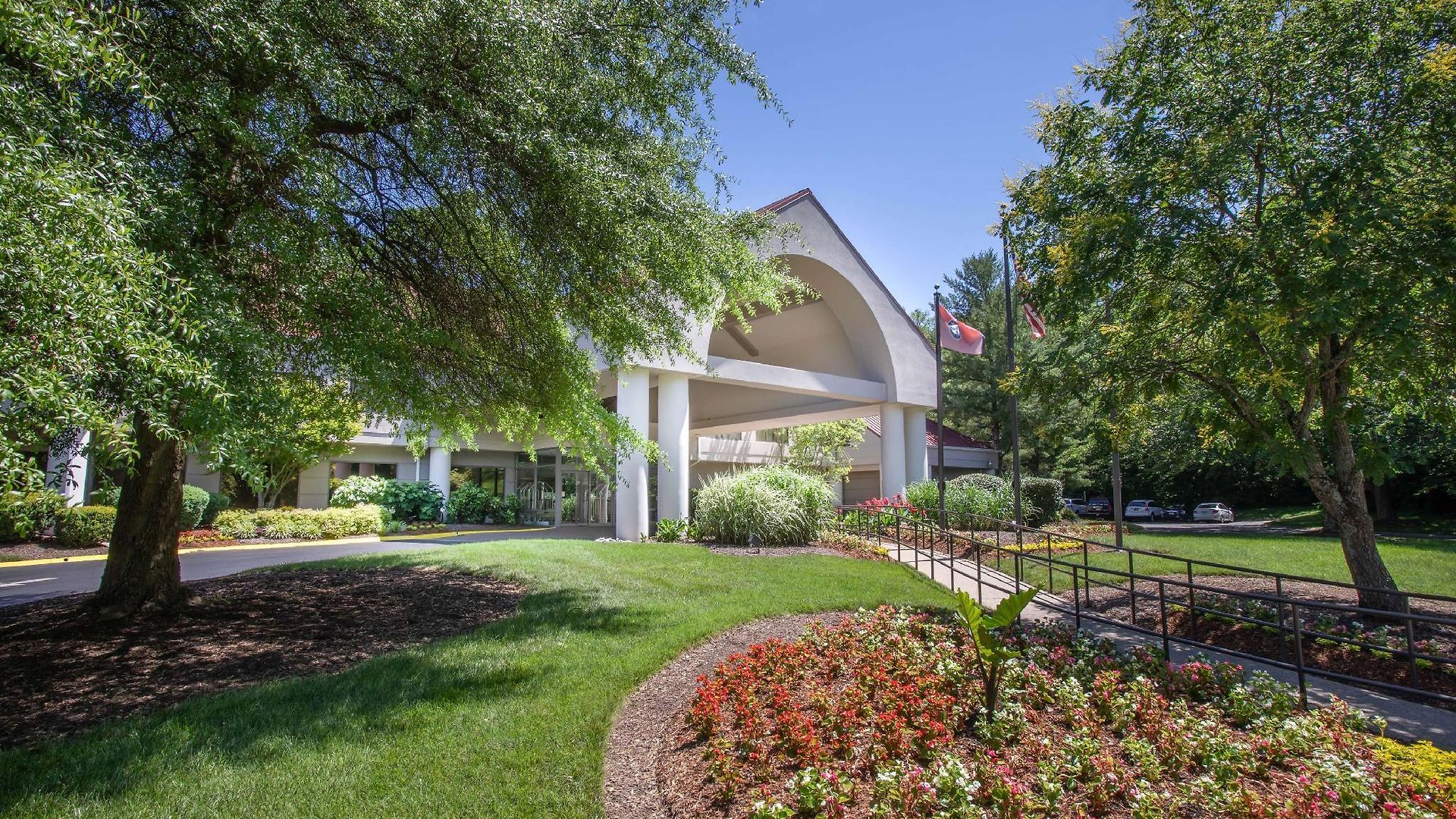 Doubletree By Hilton Airport 3*