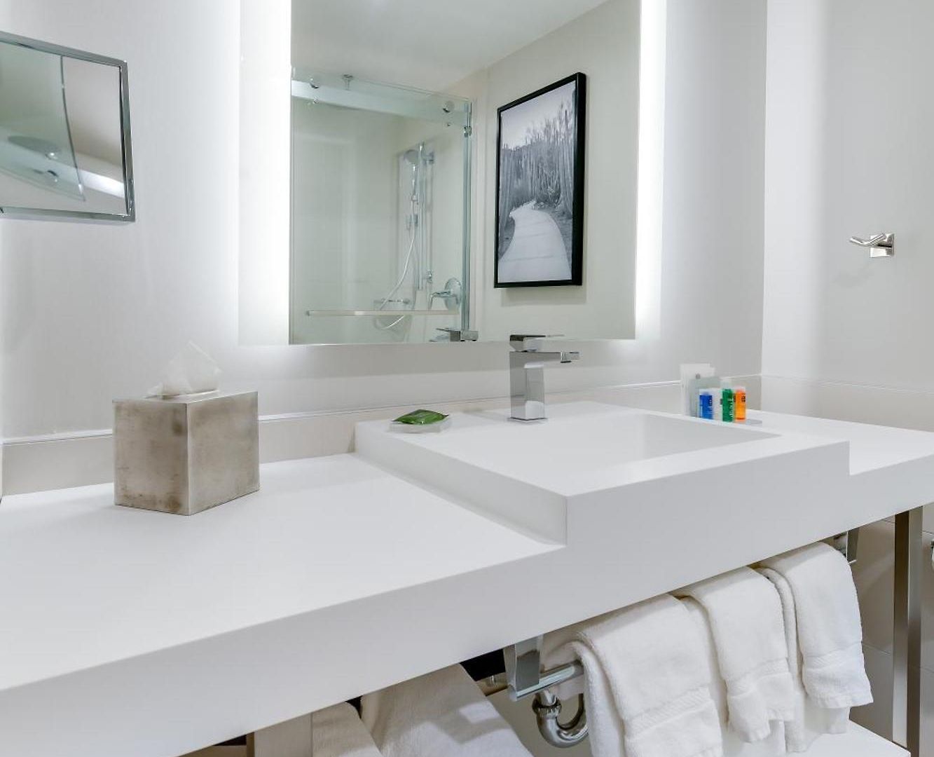 Hotel Radisson Airport 4*