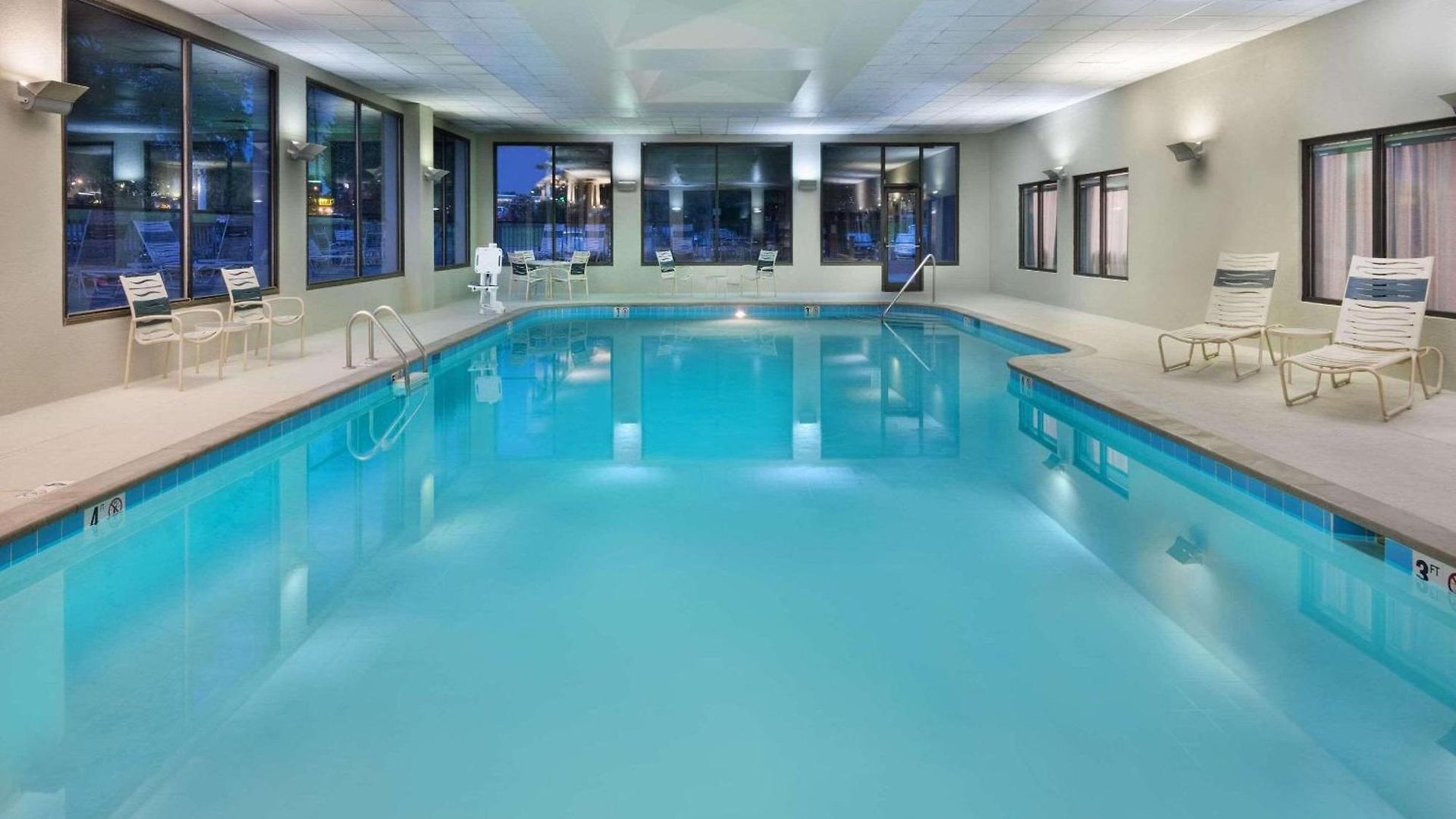 Radisson Airport 4*