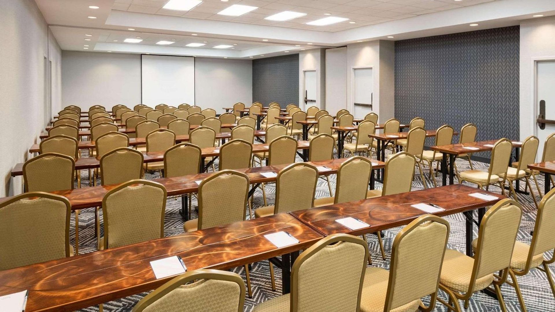 Radisson Airport Hotel 4*