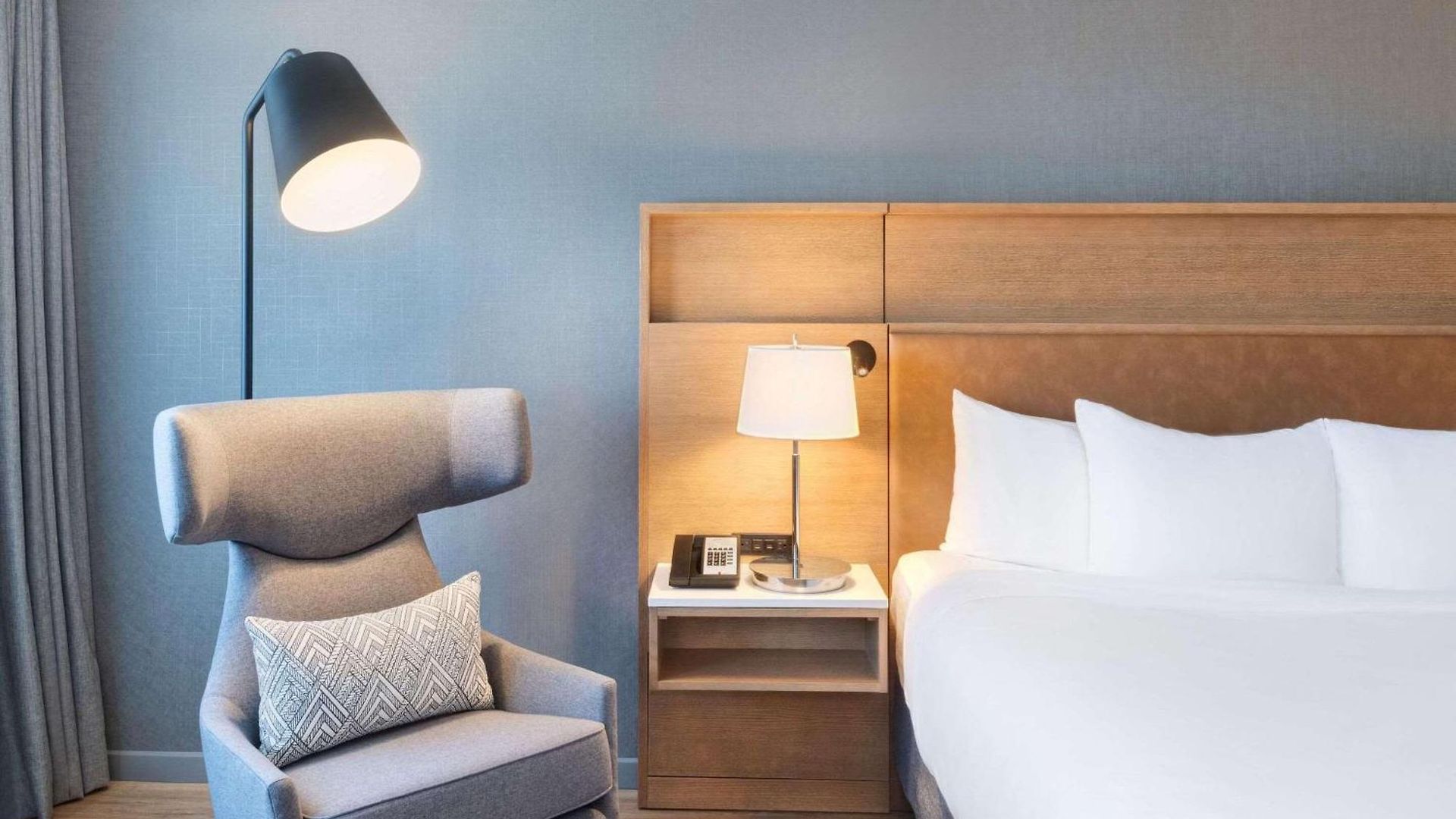 Radisson Airport Hotel 4*