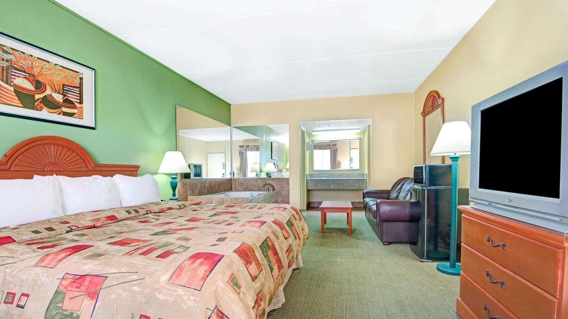 Hotel Super 8 By Wyndham Near Downtown / I-40