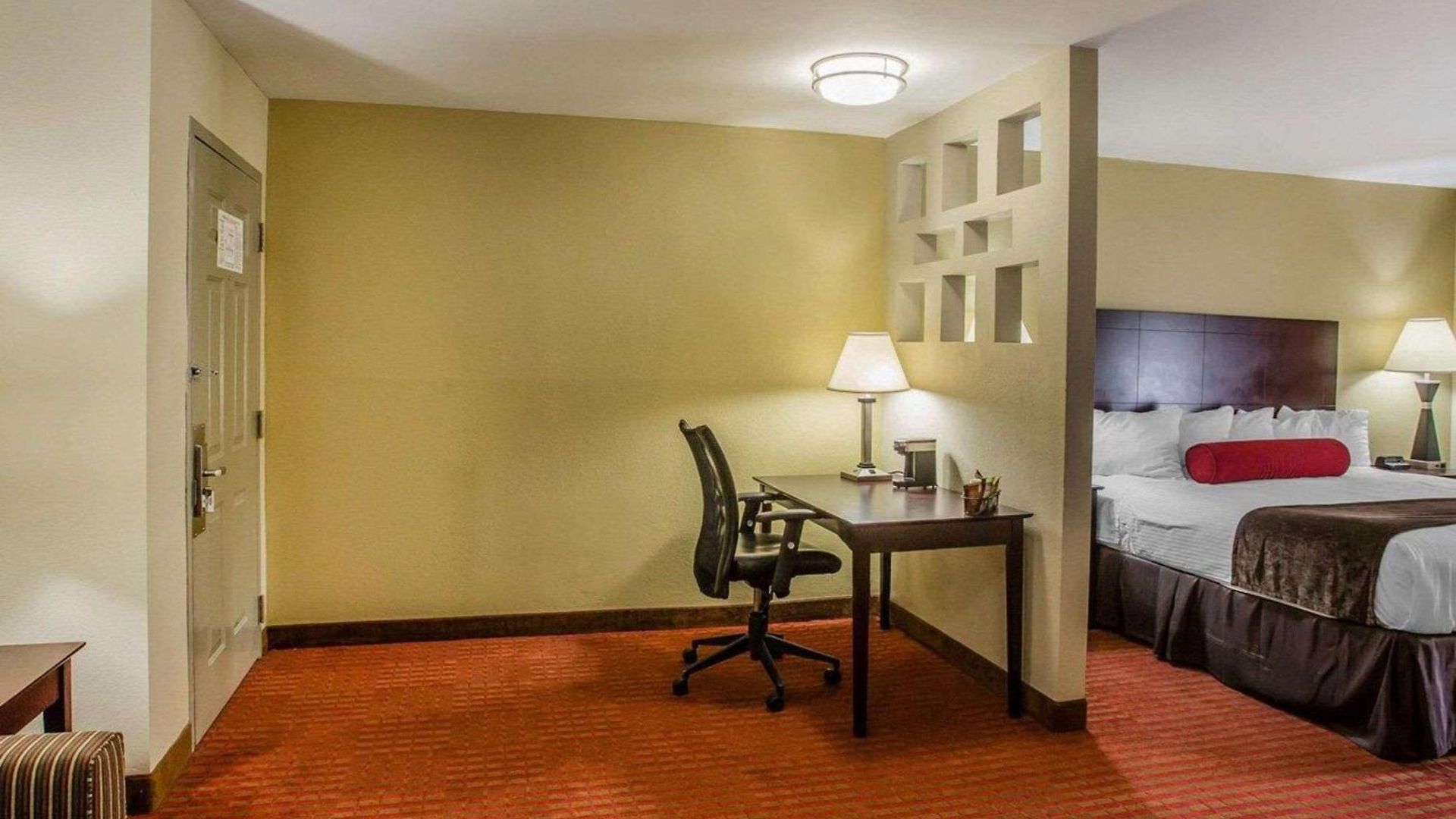 Quality Airport Hotel 4*
