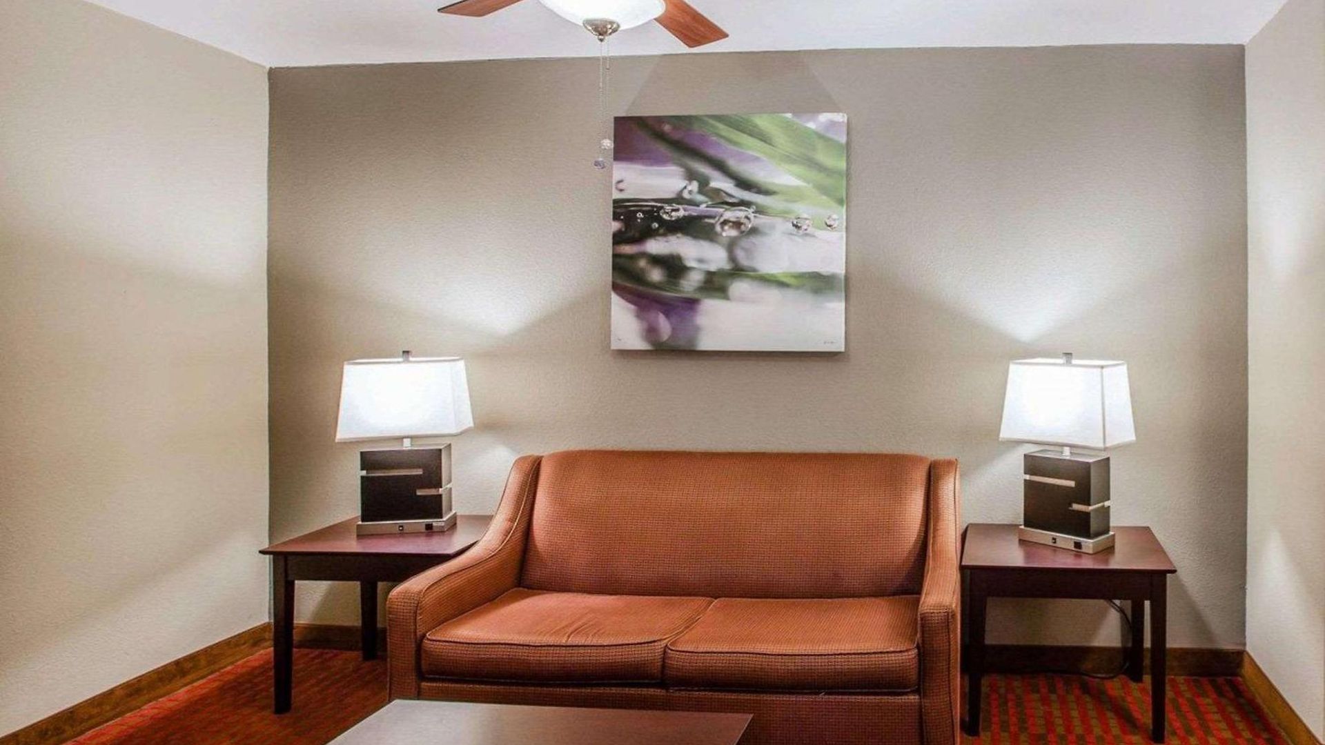 Hotel Quality Airport 4*