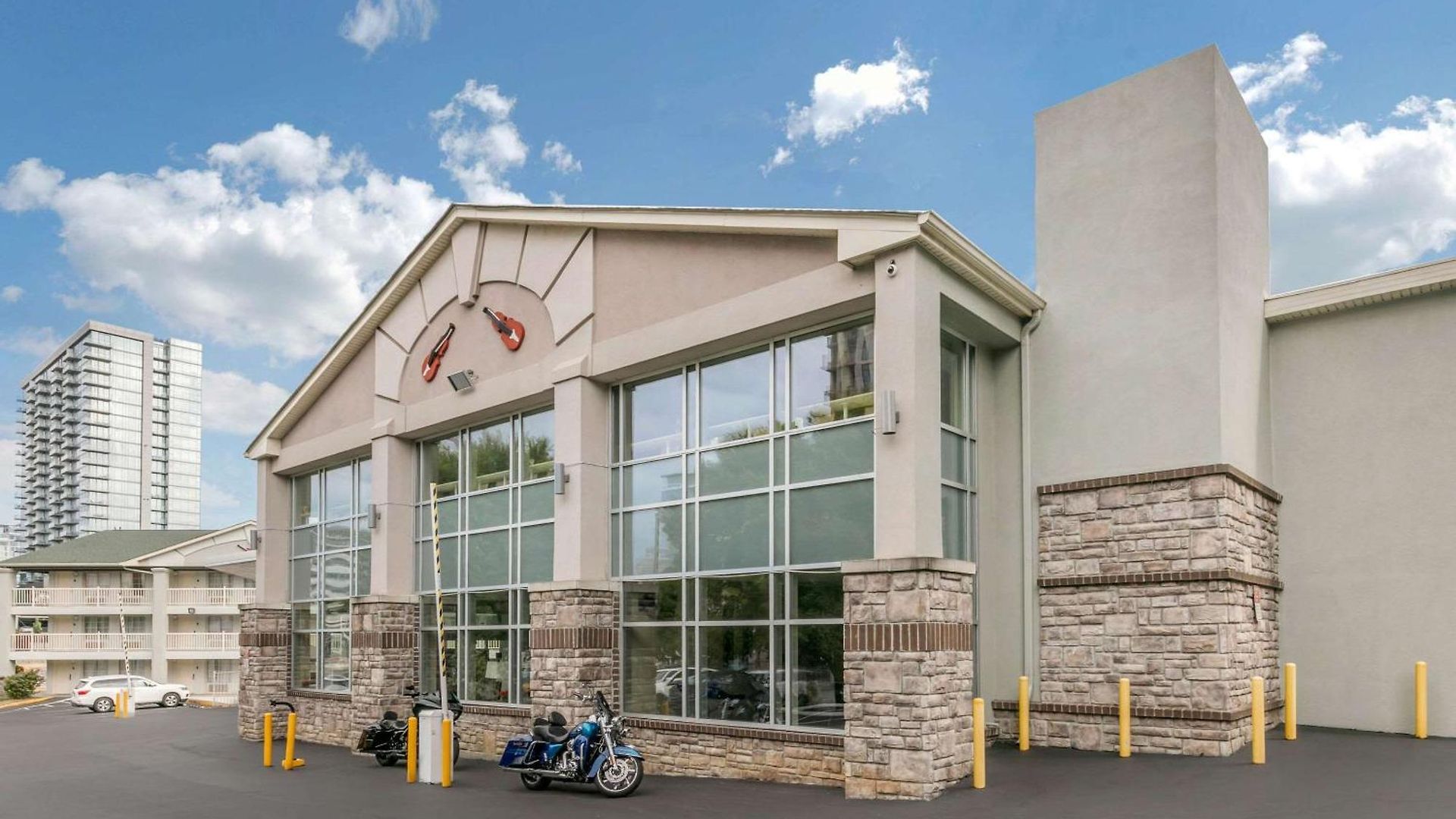 Comfort Downtown - Music Center Inn 4*