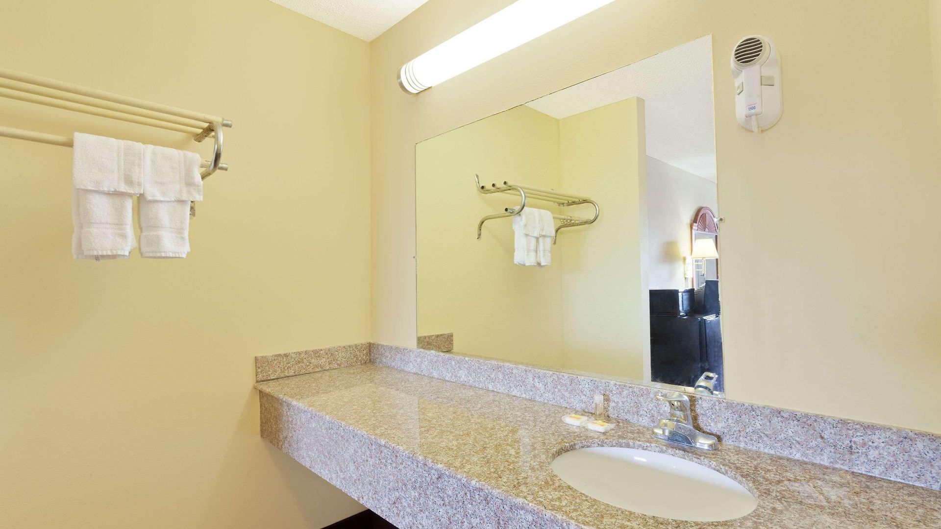 Days By Wyndham Downtown-nashville West Trinity Lane Nashville