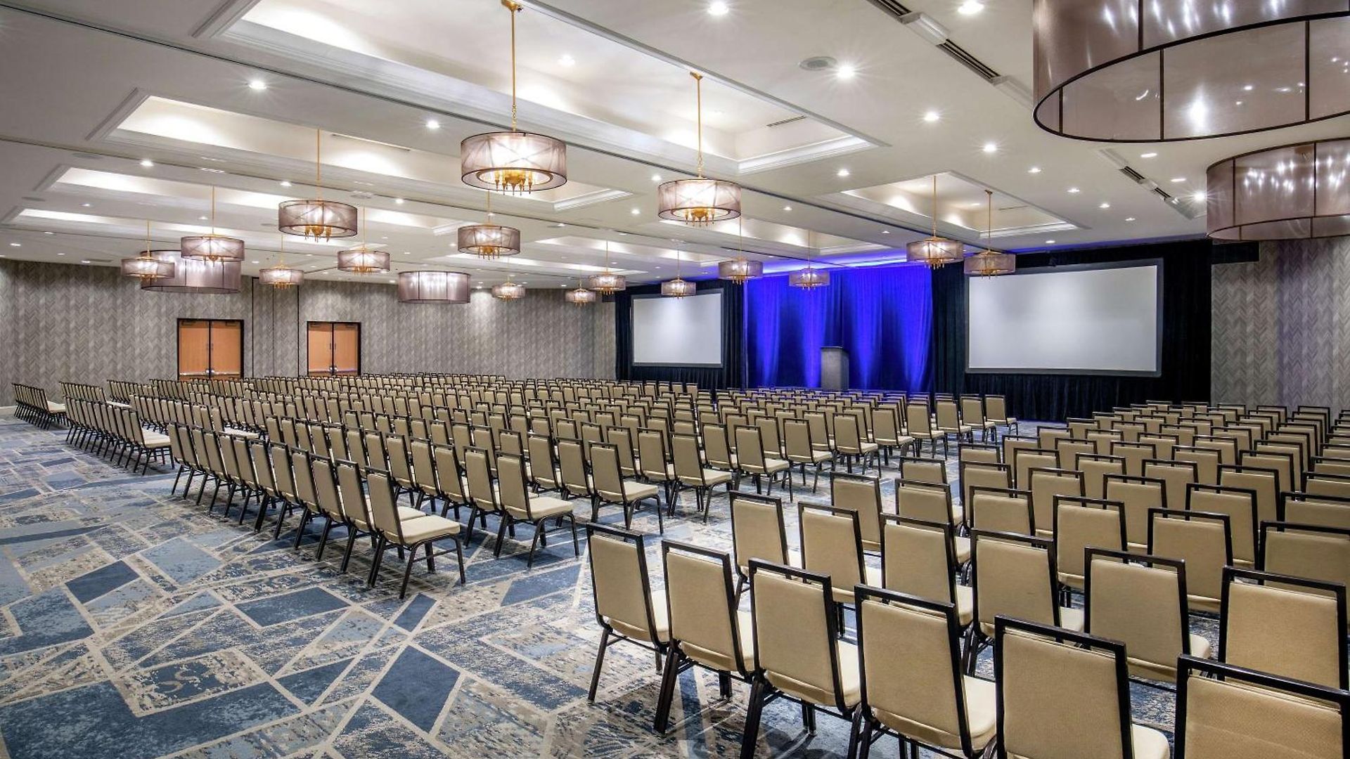 Doubletree By Hilton Downtown Nashville