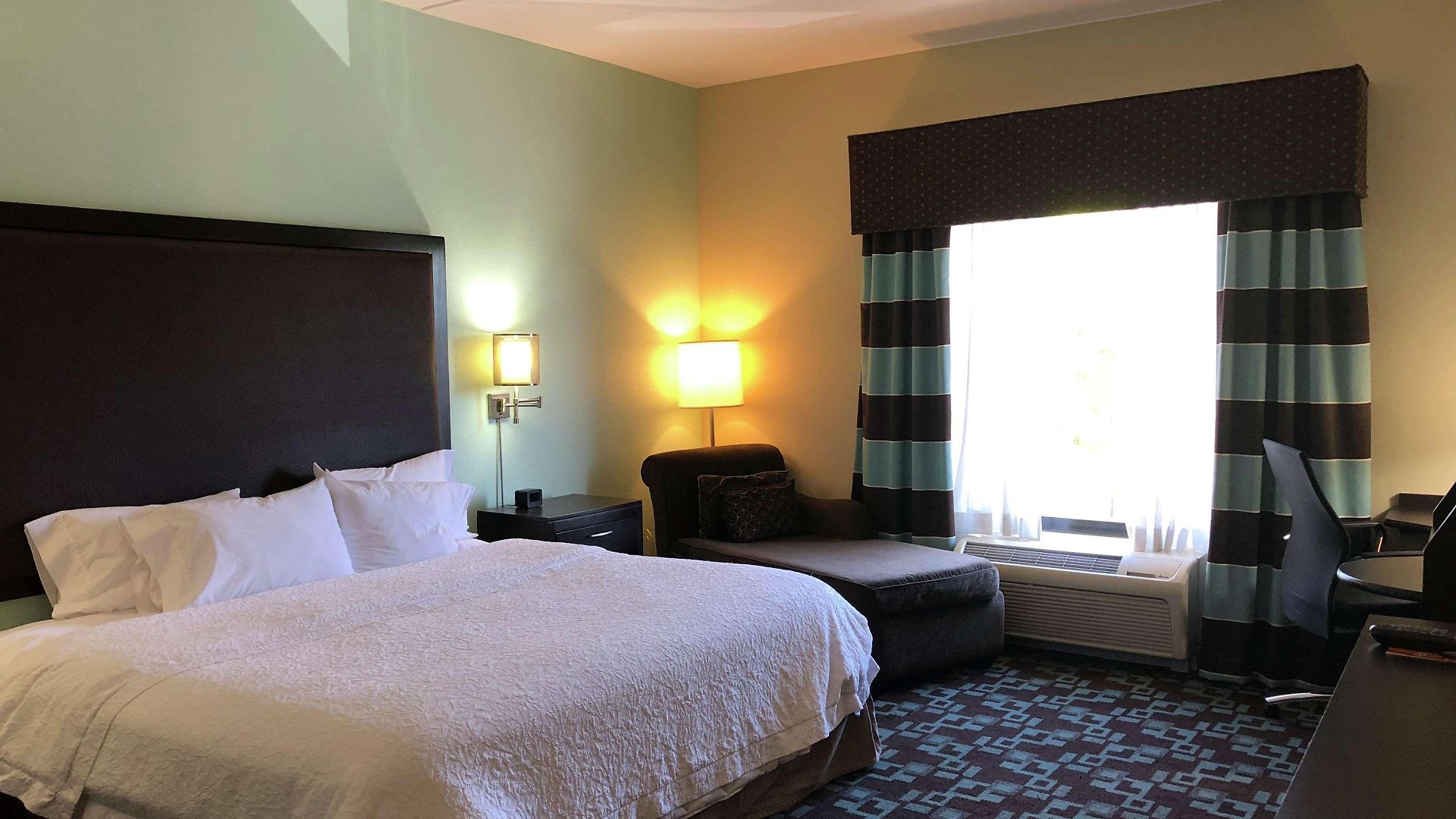 Hampton & At Opryland 3* Nashville