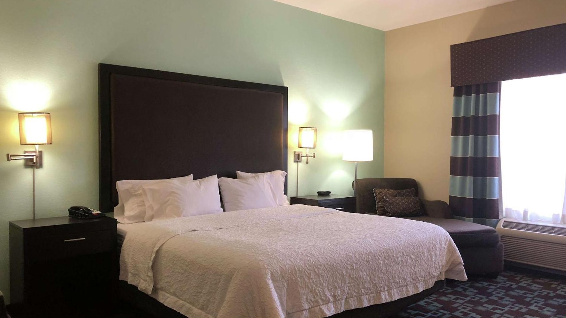 Hampton & At Opryland Hotel 3*