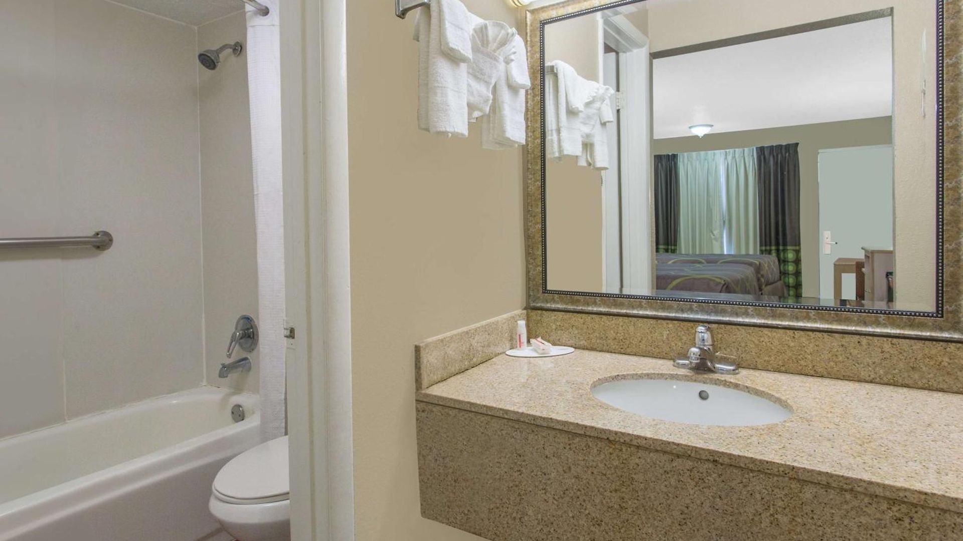 Super 8 By Wyndham Antioch/nashville South East